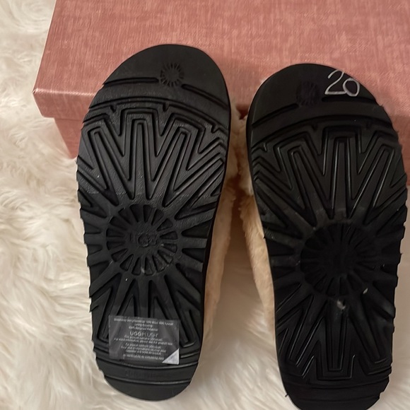 Ugg Fuzz Sugar Cross Slide New size 8, 9 - Picture 6 of 14